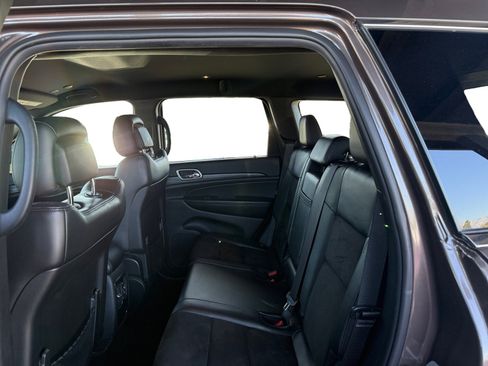 Used 2019 Jeep Grand Cherokee Laredo w/ Laredo X Package image 11