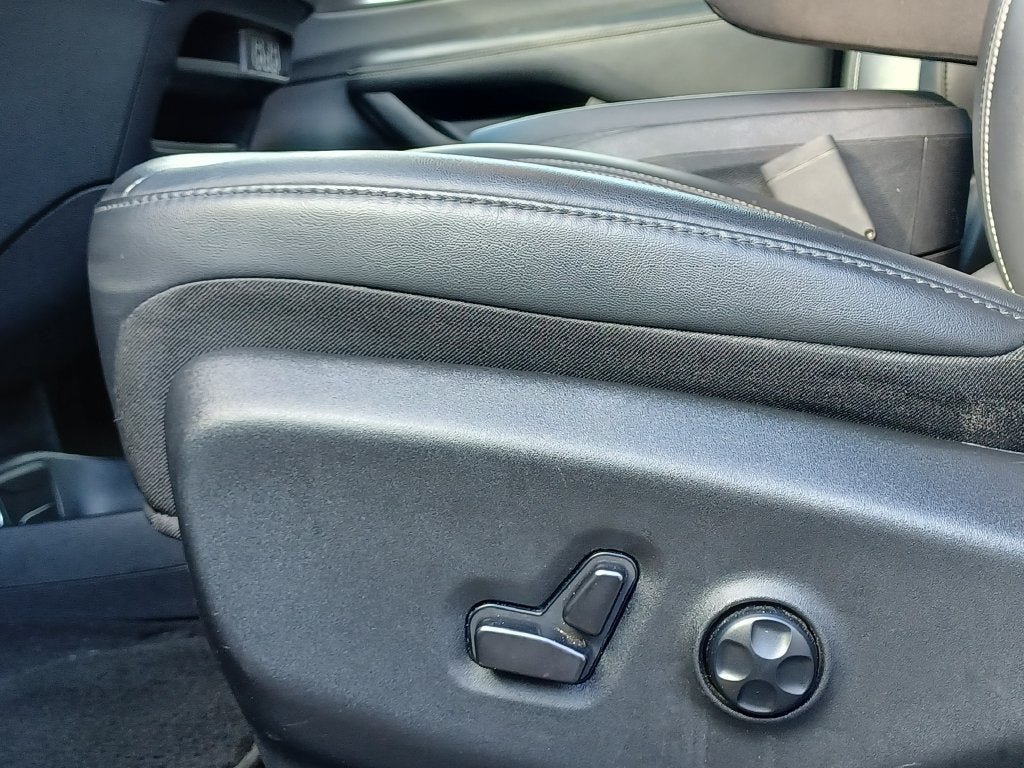 Used 2025 Chrysler Pacifica Select FWD image 6