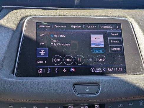 Used 2023 Cadillac XT4 Premium Luxury image 21