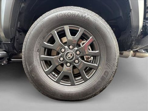 Used 2026 Toyota 4Runner SR5 AWD/4WD image 9