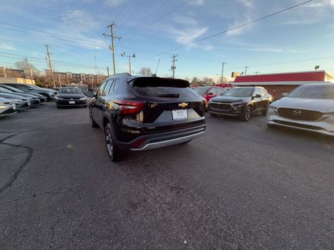 Used 2025 Chevrolet Trax LT image 16