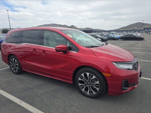 Used 2026 Honda Odyssey Elite image 2