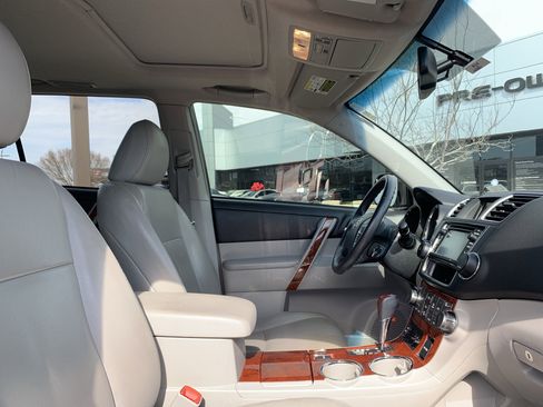 Used 2013 Toyota Highlander Limited image 35