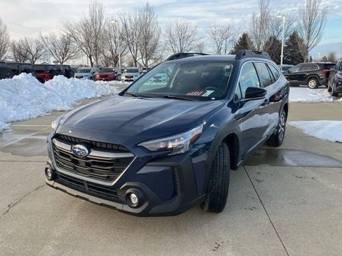 Used 2025 Subaru Outback Premium AWD/4WD image 3