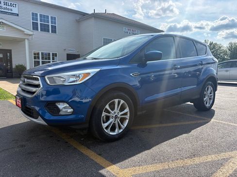 Used 2017 Ford Escape SE FWD image 2