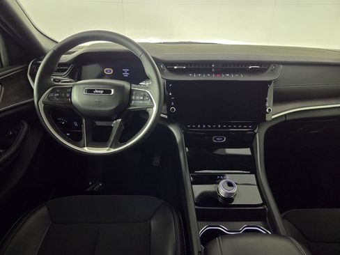 Used 2026 Jeep Grand Cherokee Altitude RWD image 25