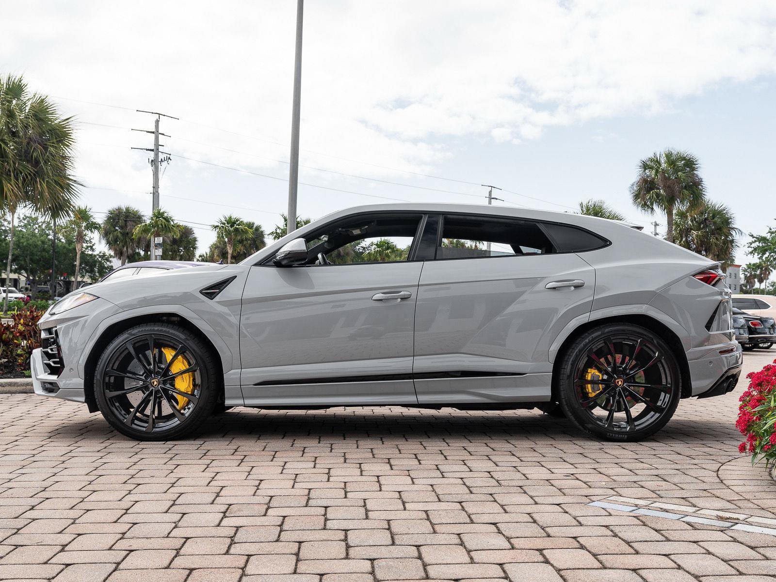 Used 2022 Lamborghini Urus AWD/4WD image 20