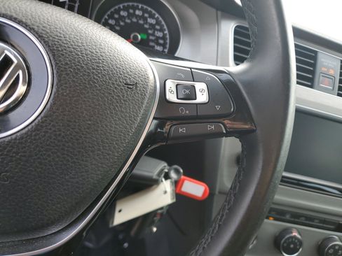 Used 2016 Volkswagen Golf S image 24