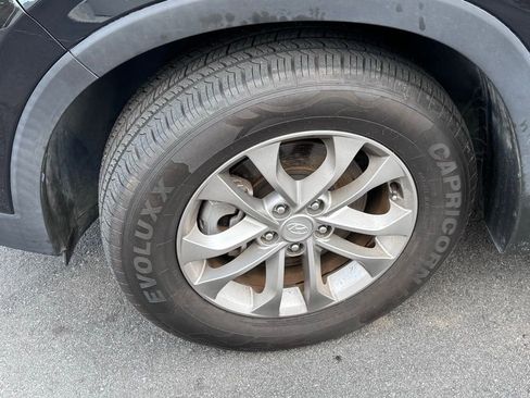 Used 2019 Hyundai Santa Fe SEL image 17