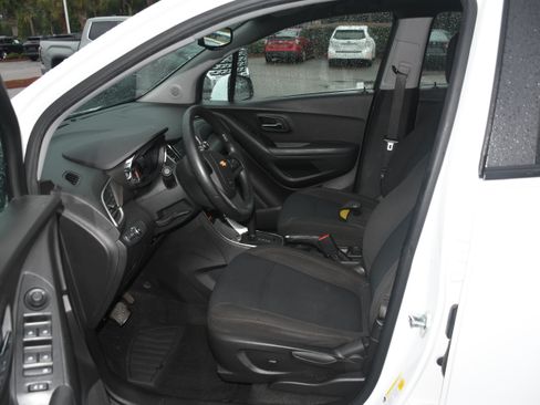 Used 2020 Chevrolet Trax LS w/ Tint and Cruise Package FWD image 7