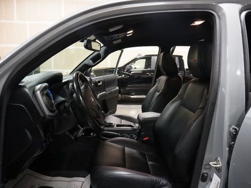 Used 2017 Toyota Tacoma TRD Pro image 5