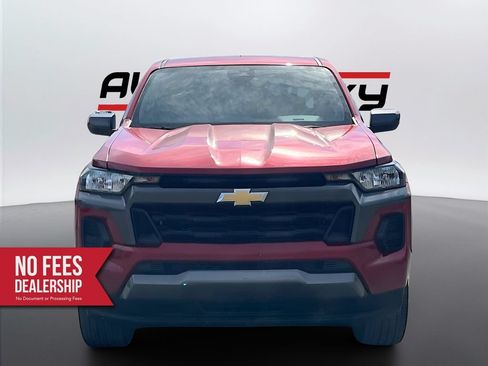 Used 2025 Chevrolet Colorado LT AWD/4WD image 2