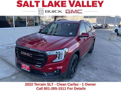 Used 2022 GMC Terrain SLT w/ Elevation Edition image 2