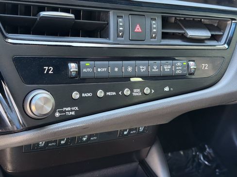 Used 2025 Lexus ES 350 w/ Premium Package FWD image 16