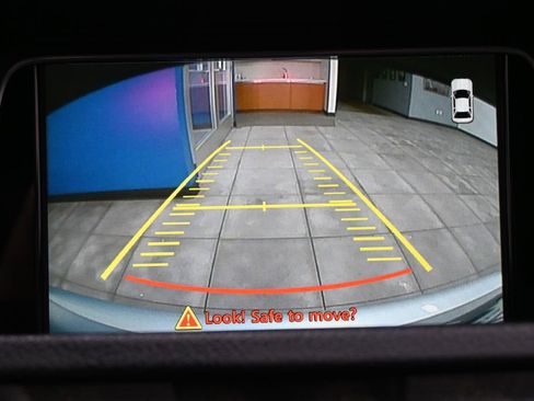 Used 2016 Mercedes-Benz E 350 4MATIC Sedan image 28