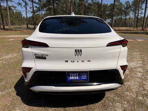 Used 2025 Buick Envista Sport Touring FWD image 4