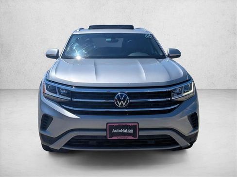 Used 2023 Volkswagen Atlas Cross Sport SE w/ Panoramic Sunroof Package FWD image 2