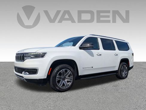 Used 2024 Jeep Wagoneer L Series II w/ Flexible Seating Group RWD image 2