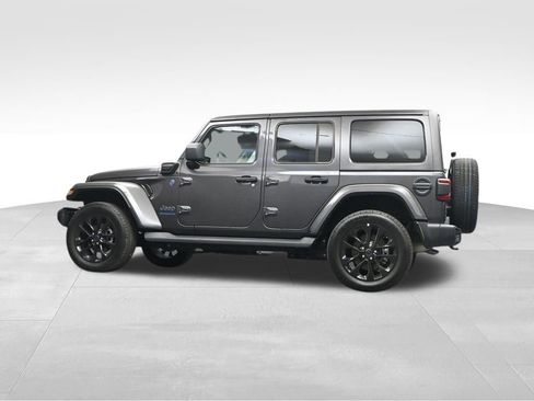 Used 2025 Jeep Wrangler Unlimited Sahara image 12
