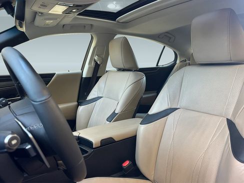 Certified 2020 Lexus ES 300h w/ Luxury Package image 21