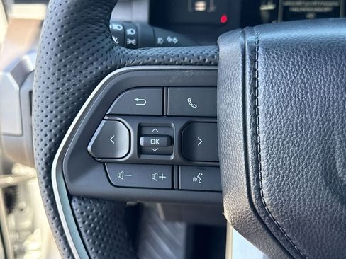 Certified 2025 Toyota Tacoma SR5 AWD/4WD image 27
