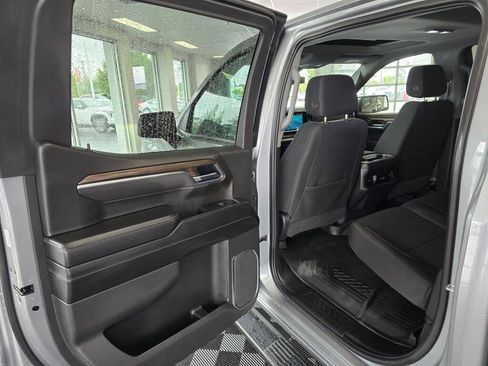 Used 2025 Chevrolet Silverado 1500 LT Trail Boss w/ Convenience Package II AWD/4WD image 39