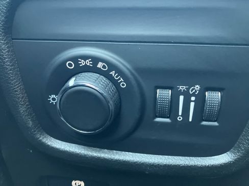 Used 2021 Jeep Grand Cherokee L Laredo w/ Luxury Tech Group I image 13