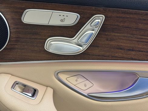 Used 2021 Mercedes-Benz GLC 300 image 32