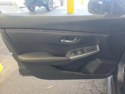 Used 2025 Nissan Sentra SR FWD image 9