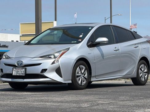 Used 2016 Toyota Prius Four w/ Advanced Technology Package FWD image 9