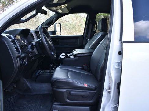 Used 2022 RAM 2500 Tradesman w/ Chrome Appearance Group image 10