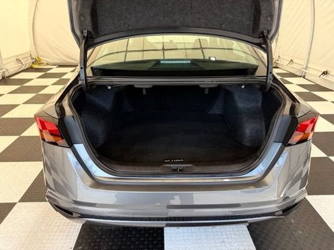 Used 2024 Nissan Altima 2.5 SV FWD image 4