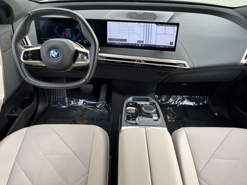 Used 2025 BMW iX xDrive50 AWD/4WD image 19
