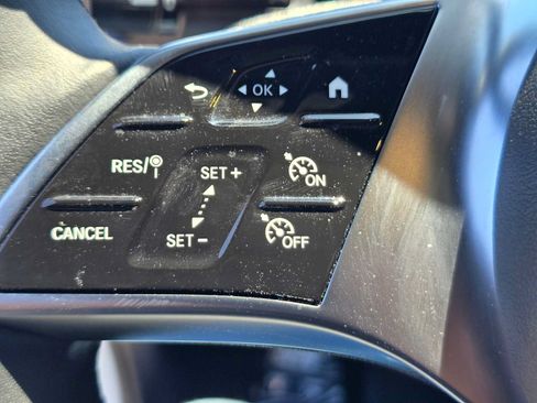 Used 2026 Mercedes-Benz GLC 300 4MATIC image 33