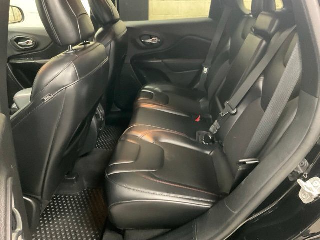 Used 2020 Jeep Cherokee Trailhawk w/ Cold Weather Group AWD/4WD image 17