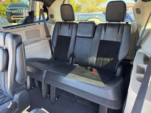Used 2016 Dodge Grand Caravan SXT image 16