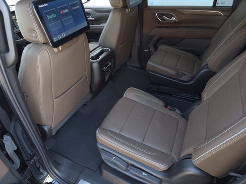 Used 2024 Chevrolet Suburban High Country w/ Advanced Technology Package image 31