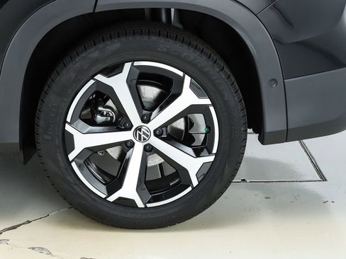 New 2026 Volkswagen Tiguan SE image 44
