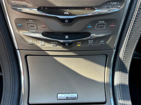 Used 2013 Lincoln MKX AWD image 32