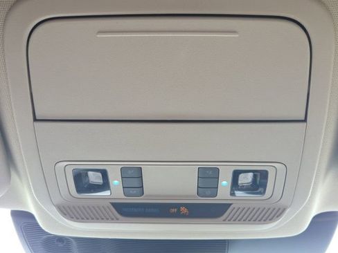 Used 2023 Ford Explorer XLT image 30