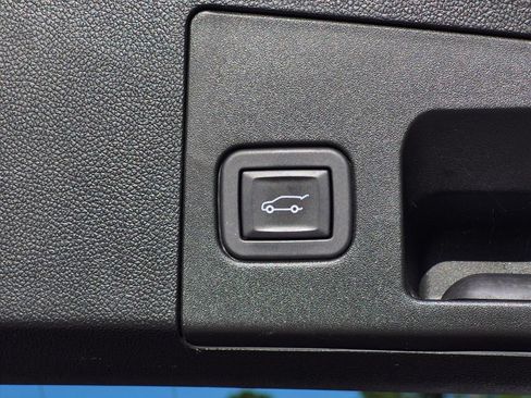 Used 2024 Cadillac XT4 Premium Luxury AWD/4WD image 11