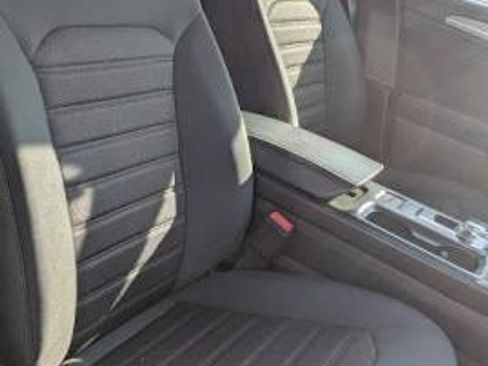 Used 2019 Ford Fusion SE FWD image 17