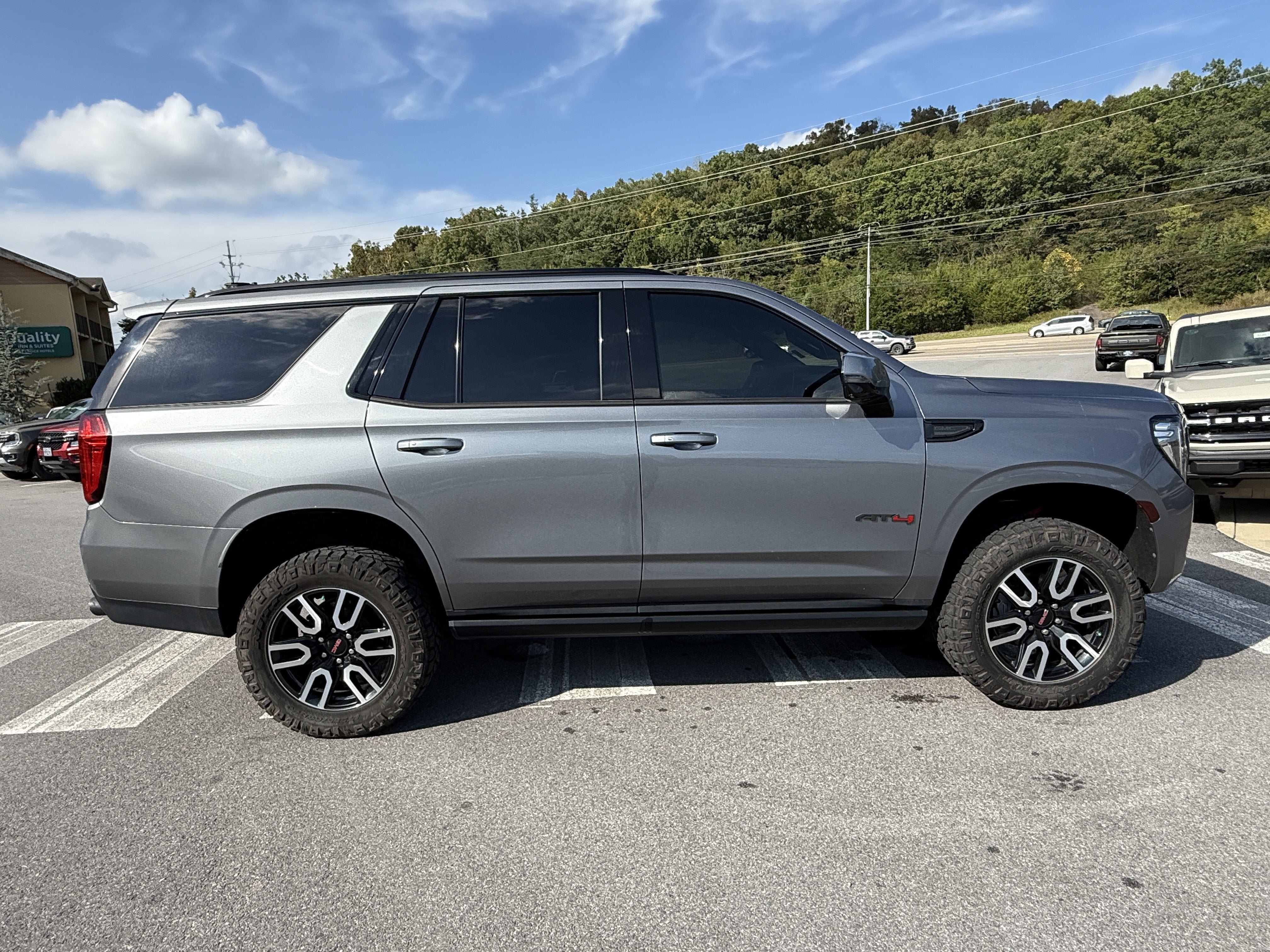 Used 2021 GMC Yukon AT4 w/ AT4 Premium Package AWD/4WD image 4