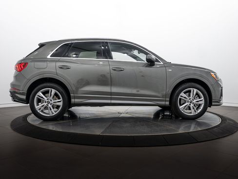 Used 2022 Audi Q3 2.0T Premium AWD/4WD image 3