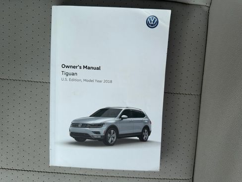 Used 2018 Volkswagen Tiguan SEL AWD/4WD image 38