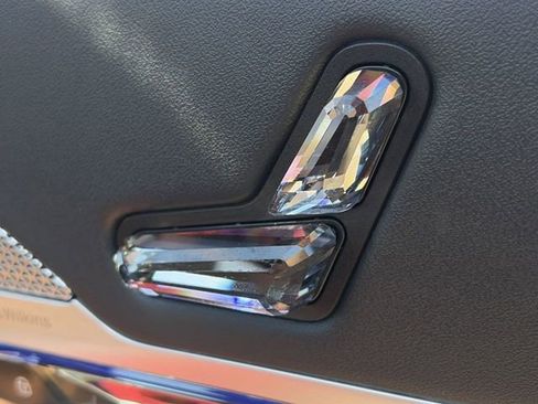 Used 2023 BMW 740i image 12