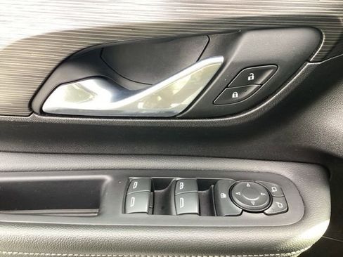 Used 2024 GMC Terrain SLE image 12