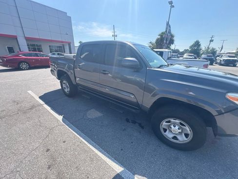 Used 2017 Toyota Tacoma SR RWD image 21