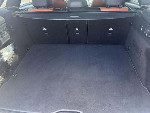 Used 2025 Mercedes-Benz GLC 300 4MATIC image 4