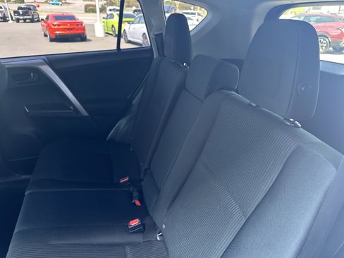 Used 2018 Toyota RAV4 LE FWD image 22